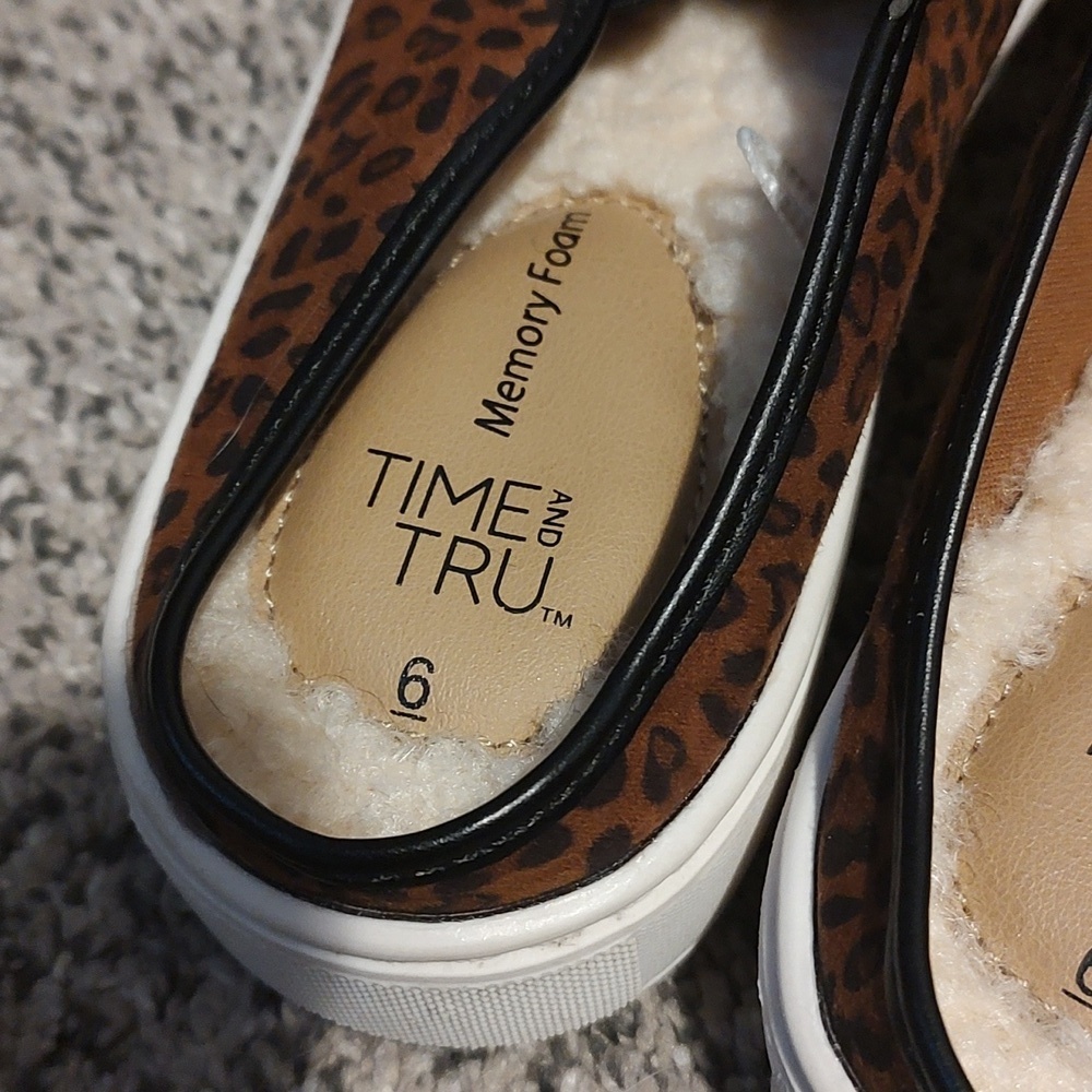 Time and Tru Shoes - Picture 3 of 4
